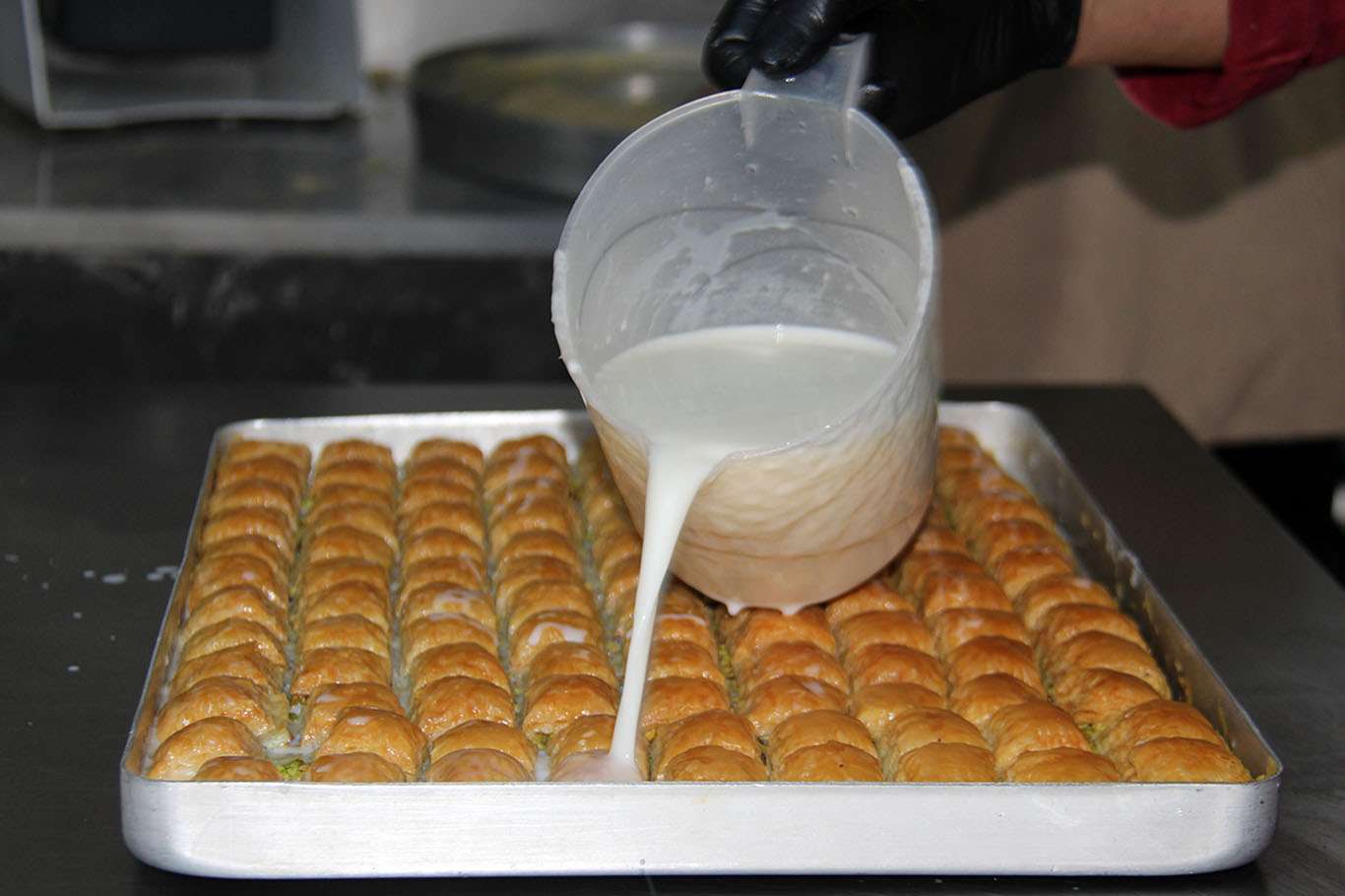 Yaz mevsiminin vazgeçilmez tatlısı: soğuk baklava Yaz mevsiminin vazgeçilmez tatlısı: soğuk baklava